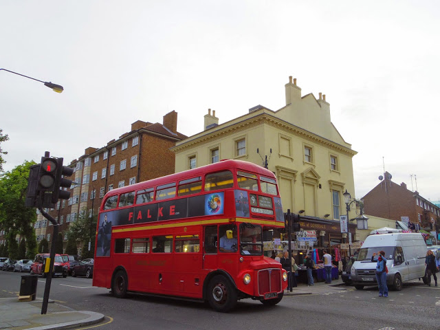 イギリス ロンドンの休日 ノッティングヒルの蚤の市 El Mundo