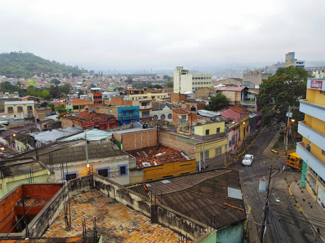 ホンジュラス 世界最恐 と言われる首都 テグシガルパの街を歩く El Mundo
