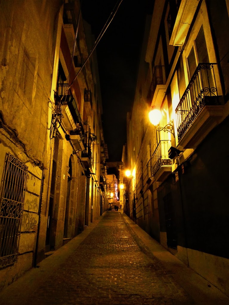スペイン アリカンテの夜 旧市街の夜景が美しい El Mundo